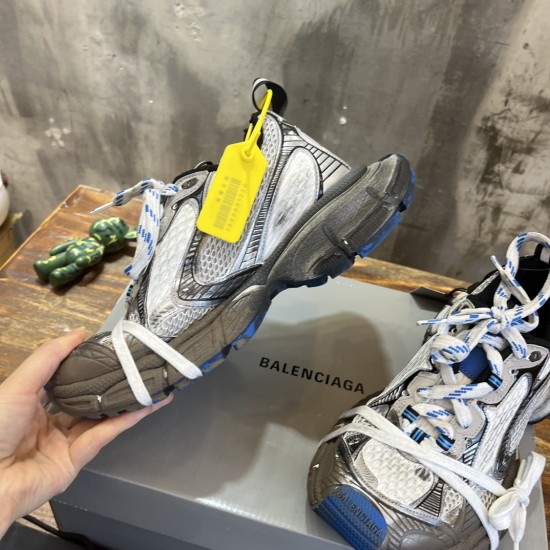 3XL sneaker runner