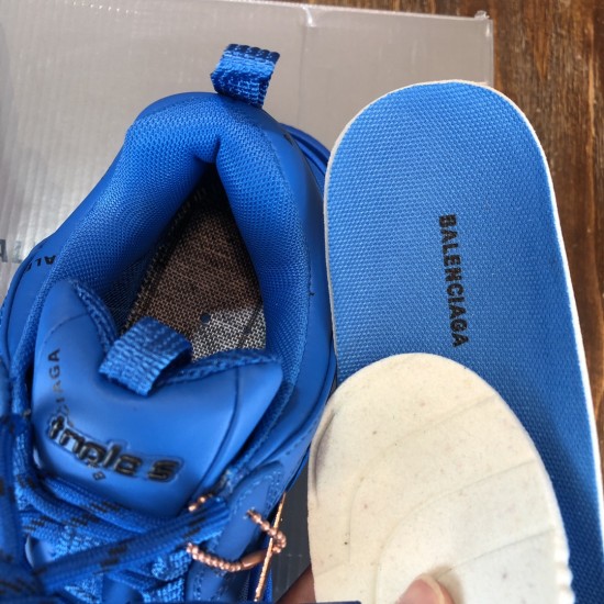 sneakers sneakers