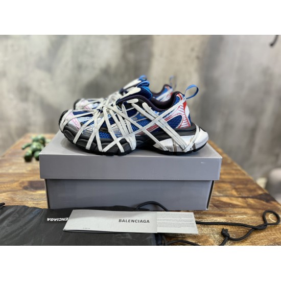 3XL sneaker runner