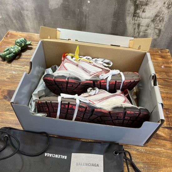 3XL sneaker runner