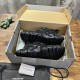 3XL sneaker runner