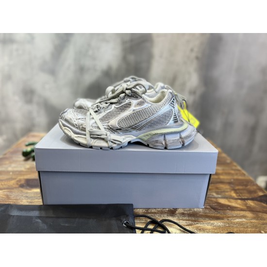 3XL sneaker runner