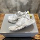 3XL sneaker runner