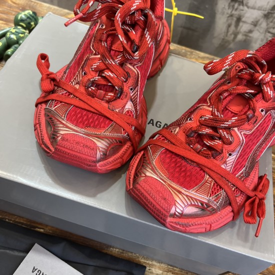 3XL sneaker runner