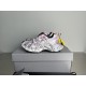 3XL sneaker runner