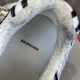 3XL sneaker runner