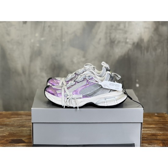 3XL sneaker runner