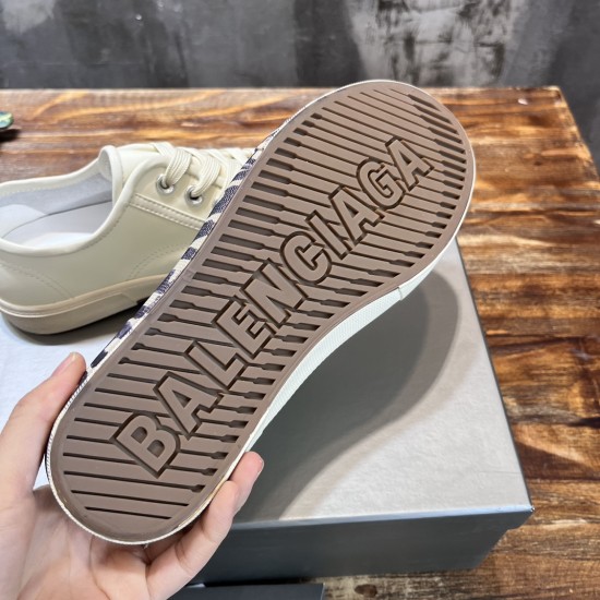 Dirty shoes demna Dirty shoes demna