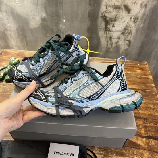 3XL sneaker runner