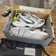 3XL sneaker runner