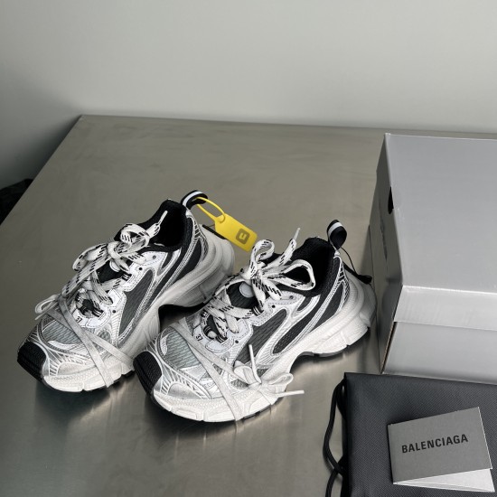 3XL sneaker runner