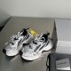 3XL sneaker runner