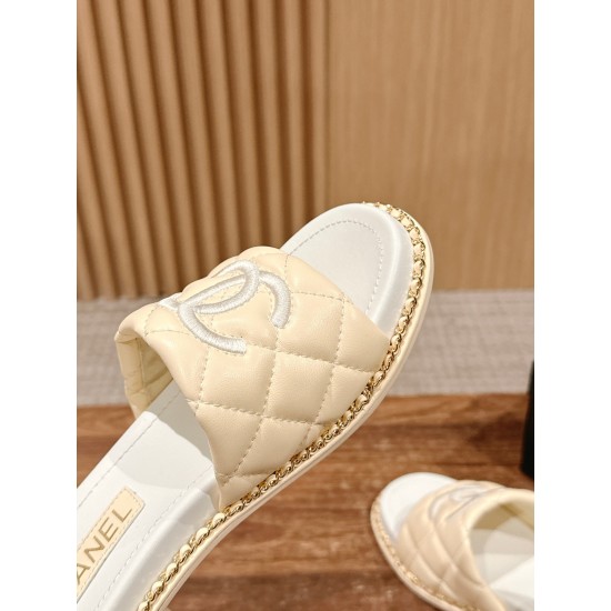 Slippers, beach shoes