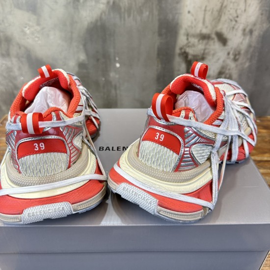 3XL sneaker runner