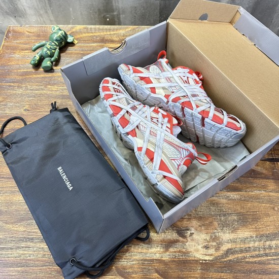 3XL sneaker runner