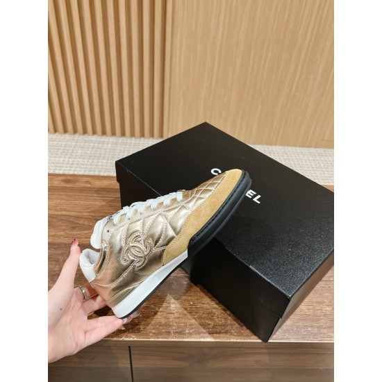 Tennis shoes