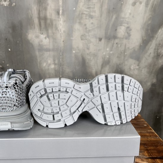 3XL sneaker runner