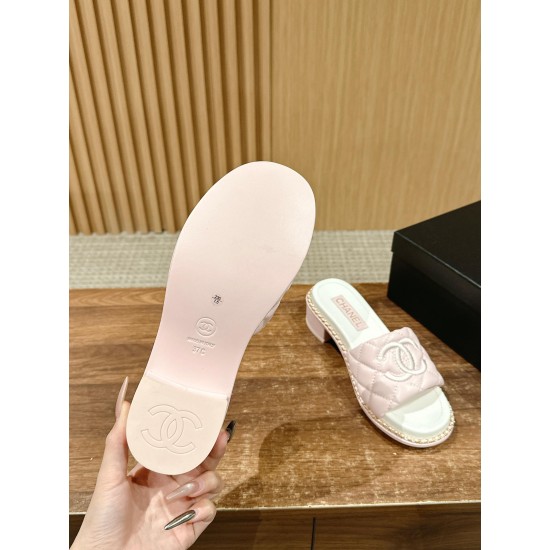 Slippers, beach shoes