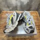 3XL sneaker runner