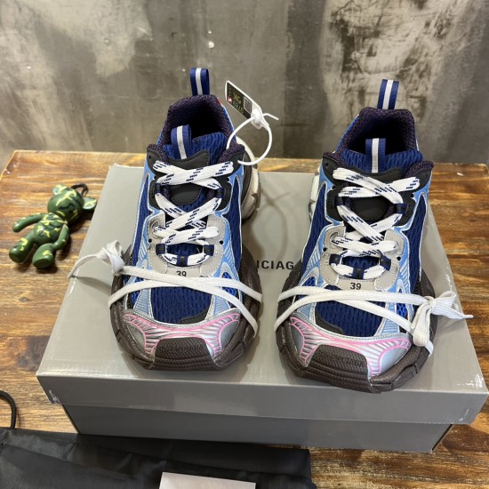 3XL sneaker runner