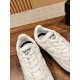 Tennis shoes
