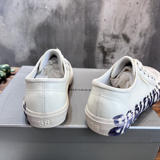 Dirty shoes demna Dirty shoes demna