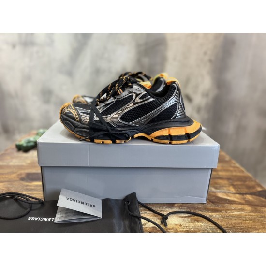 3XL sneaker runner