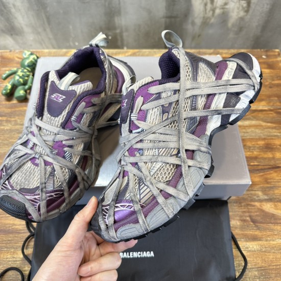 3XL sneaker runner