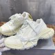 3XL sneaker runner