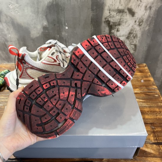 3XL sneaker runner