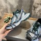 3XL sneaker runner