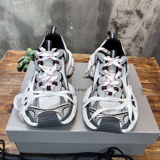 3XL sneaker runner