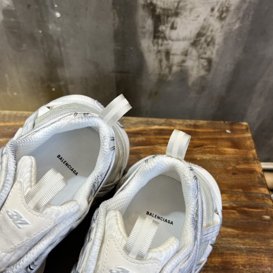 3XL sneaker runner