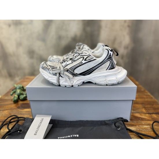 3XL sneaker runner