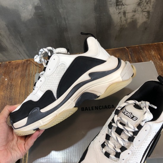 sneakers sneakers