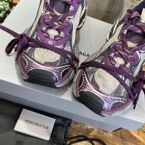 3XL sneaker runner