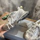 3XL sneaker runner