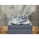 3XL sneaker runner