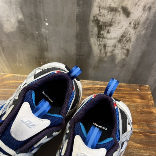 3XL sneaker runner