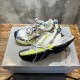 3XL sneaker runner