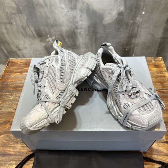 3XL sneaker runner