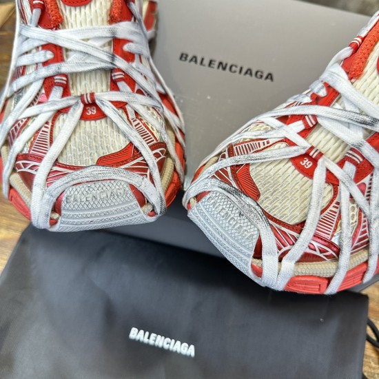 3XL sneaker runner