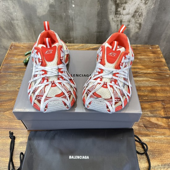 3XL sneaker runner