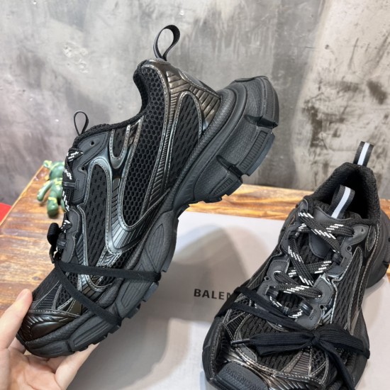 3XL sneaker runner