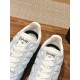Tennis shoes