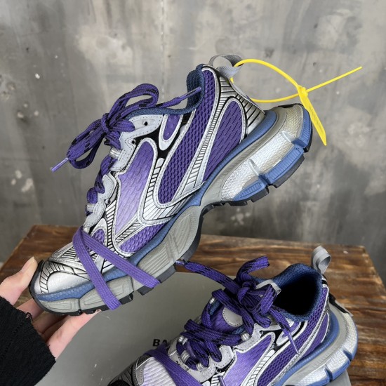 3XL sneaker runner