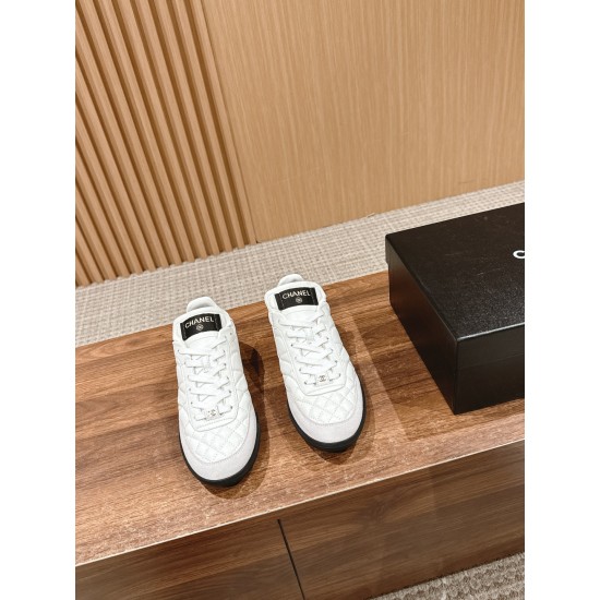 Tennis shoes