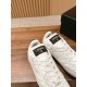 Tennis shoes