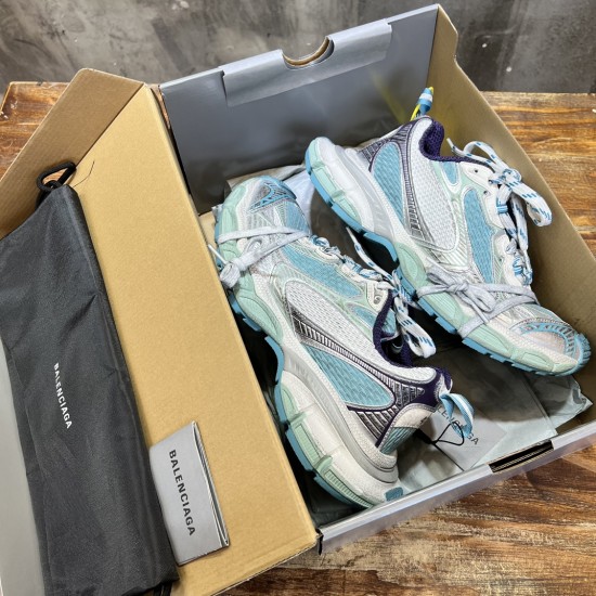 3XL sneaker runner