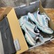 3XL sneaker runner